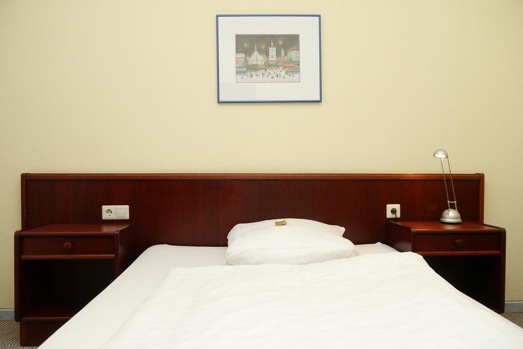 Erbenholz Hotel Laatzen Ngoại thất bức ảnh